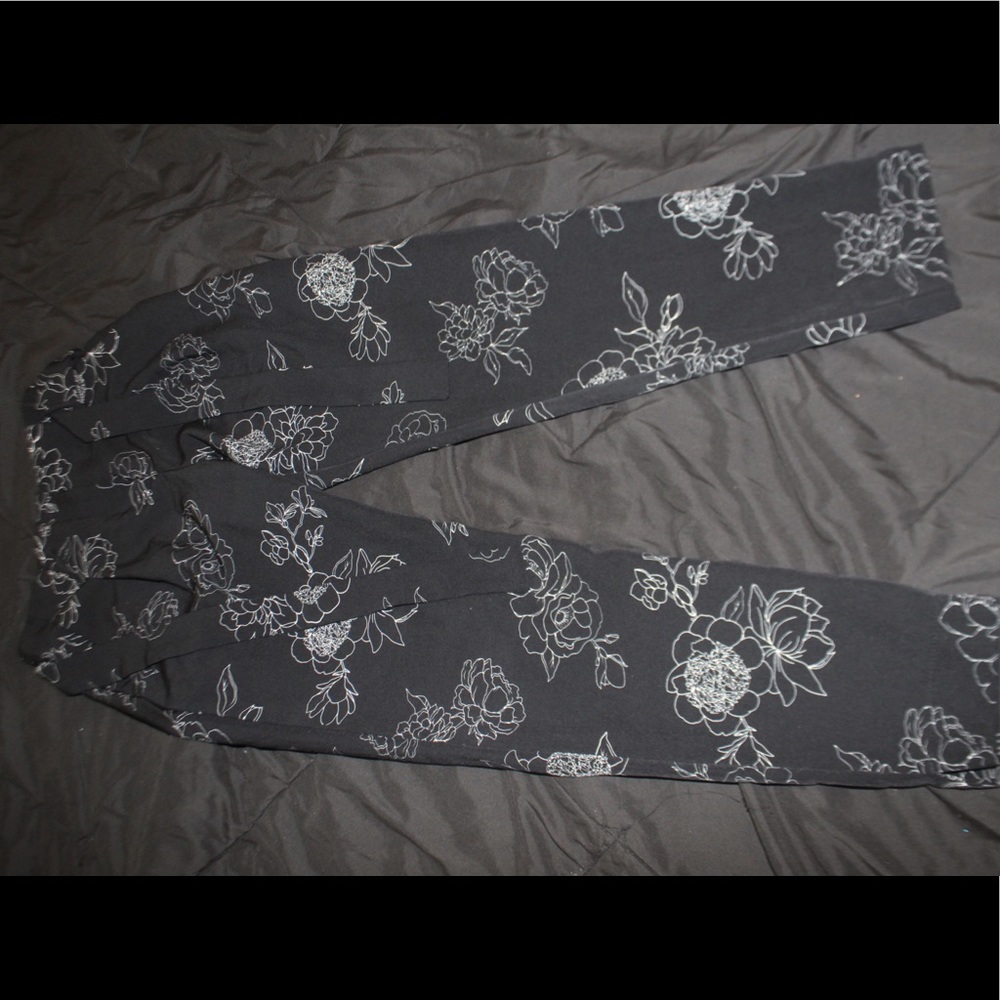 Floral forever 21 pants with belt worn slightly